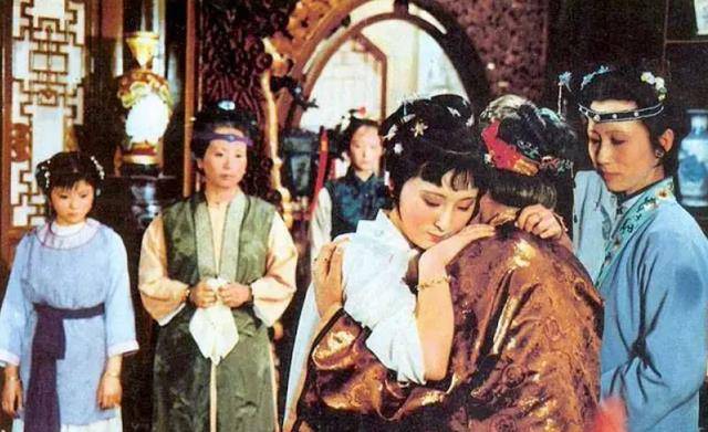 宝钗和黛玉进荣国府对比,排场很大却处处失礼,贾政安排有何深意