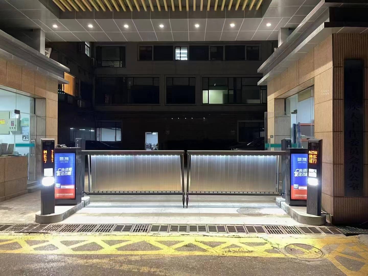 在安装地感线圈时,应注意线圈的层数,压紧程度等细节问题,确保地感