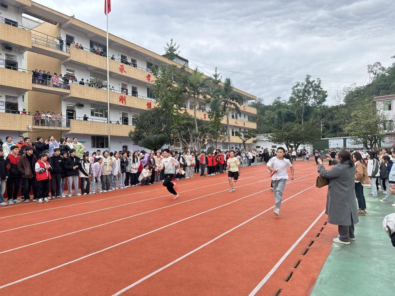 田径盛会 竞显风采 ——珙县孝儿镇中学校纪念"一二·九"系列活动之