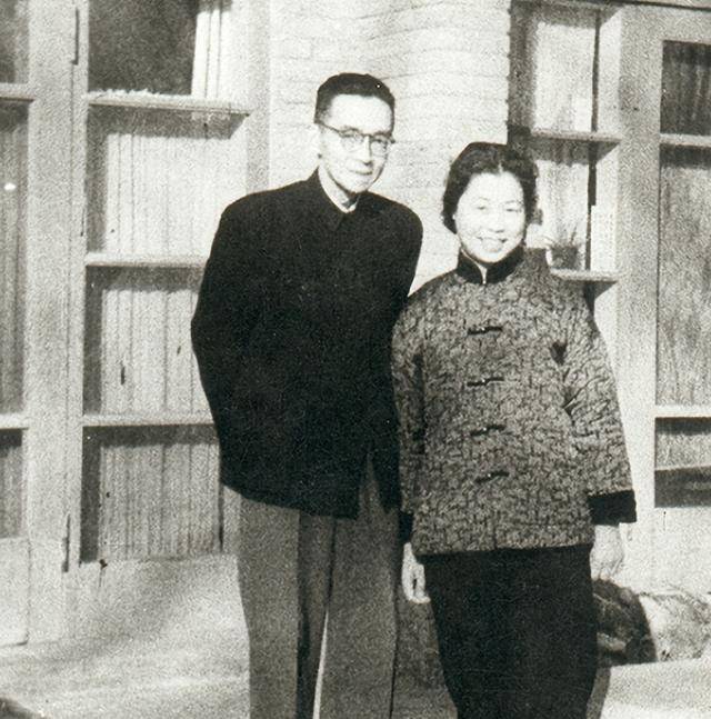 梁思成婚后瞒着林洙到墓地看望林徽因,林洙:你应当告诉我_爱情_梁再冰