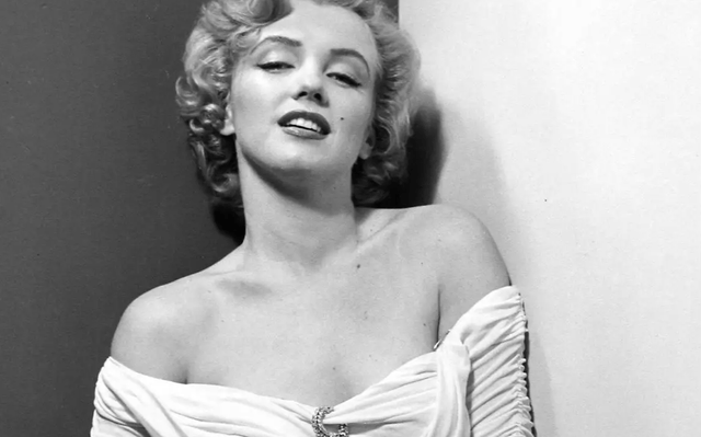 1962年,玛丽莲梦露,穿水晶钻石礼服裙为美国总统庆生,艳压群芳