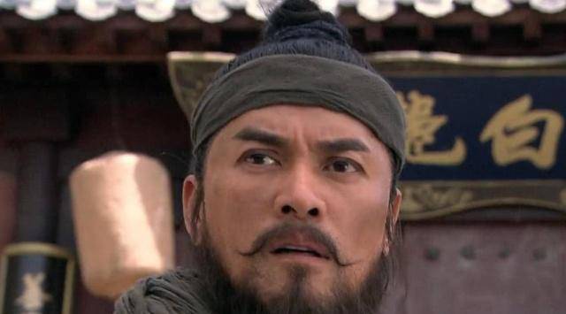 捉刘唐后已是夜里,雷横为何去晁盖家蹭吃?他才是情商高