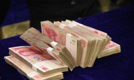她是京城最大女毒枭,32岁被枪决,在她房间里搜出12万现金!