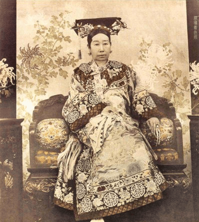 清代一张"恐怖"的老照片,房间出现"幽灵",现在都无法解释