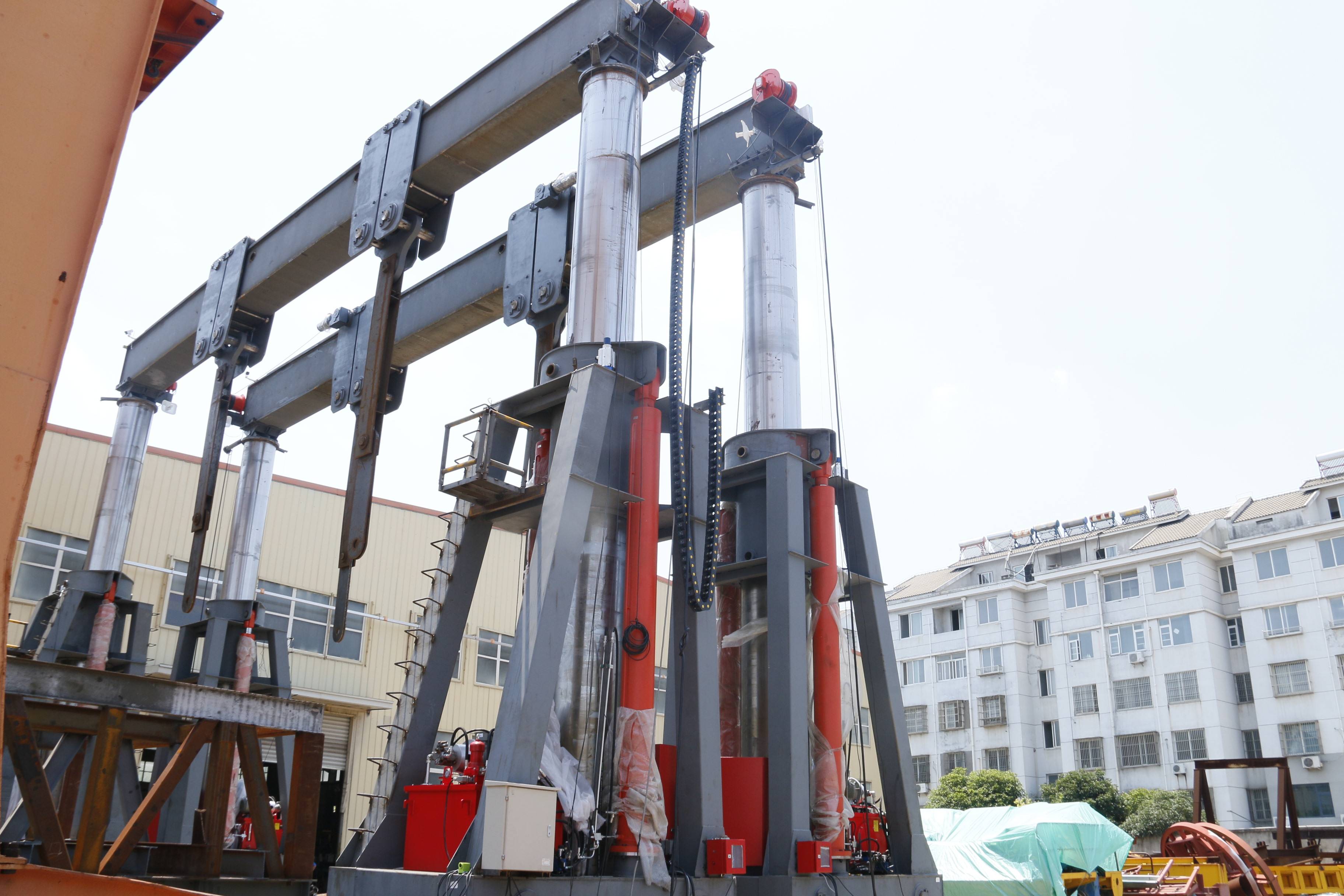 液压龙门吊在工业生产中有哪些应用