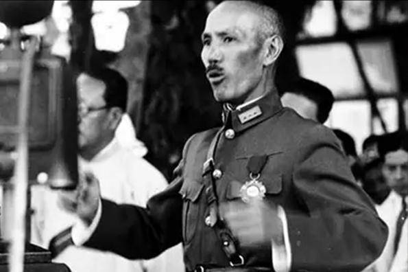 1937年,耿飚发现了混迹于市井中的徐向前,忍不住大叫:徐总指挥_部队_河西_蒋介石