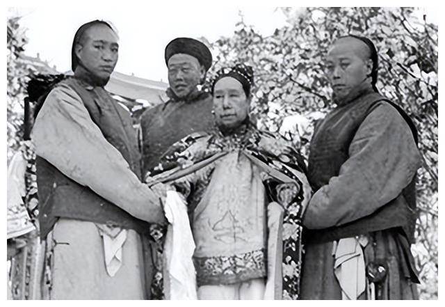 清朝时期的太监，真的有净身不彻底的吗？一位宫女说出了背后真相_皇帝_荣儿_生活