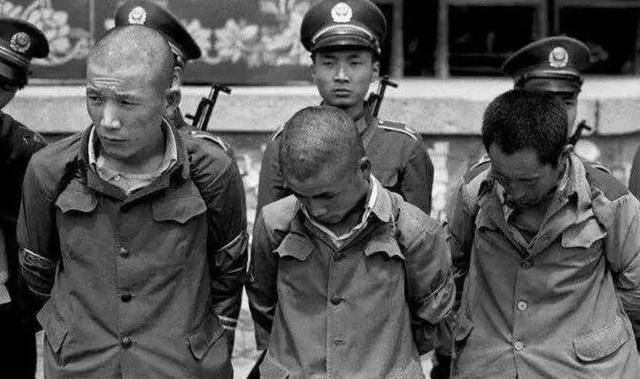 身在曹营心在汉卓长仁的心思早就和高东萍一起离开了,于是两人协商远