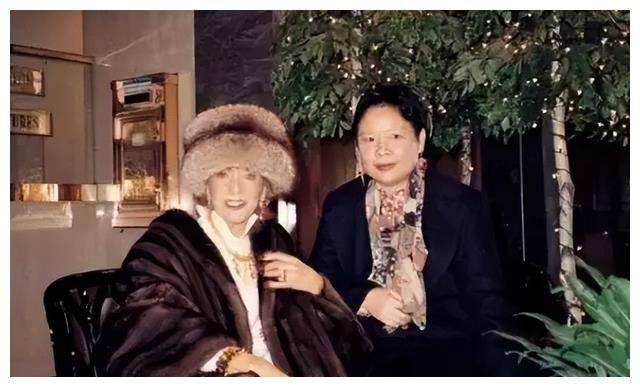 意大利公主远嫁中国,生下4子却被丈夫抛弃,回国后成奢侈品女王