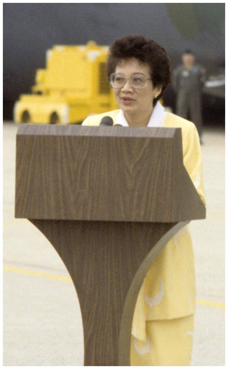 科拉松·阿基诺:从家庭主妇到亚洲第一位女性总统,自称根在中国