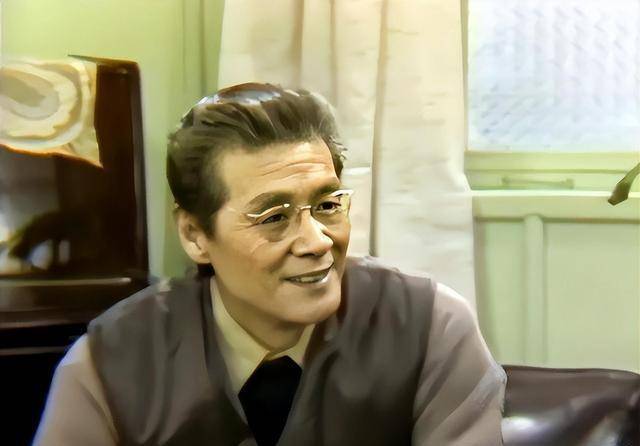 白天演员,晚上间谍,隐姓埋名75年,95岁的"姜子牙"传奇一生