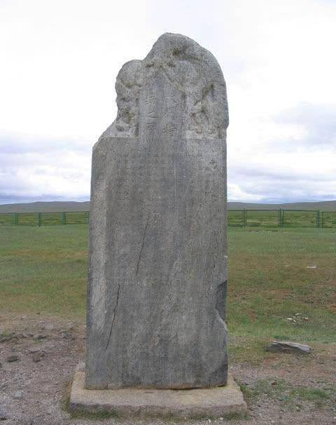 蒙古境内千年石碑,展示了突厥和唐朝的关系:表面称臣,背后骂娘