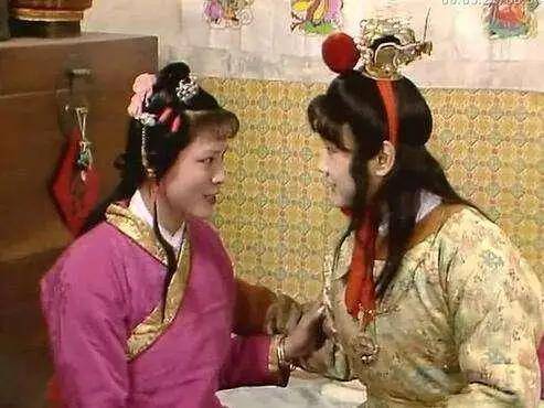 便选择了主动出击,来避免她与贾宝玉偷试云雨之事被王夫人得知后的