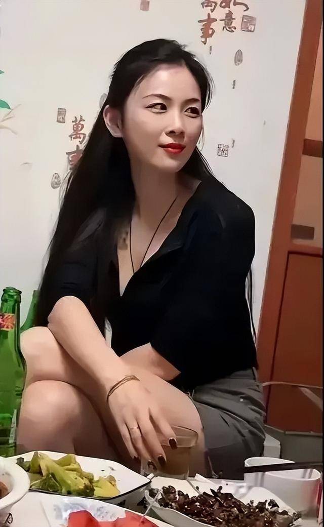 回顾:东北酒桌传奇:小芳的魅力,替老公喝倒了一台酒友