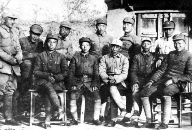 1955年授衔,新疆军区司令员授开国中将,副司令却授开国上将_北京军区_王恩茂_陶峙岳