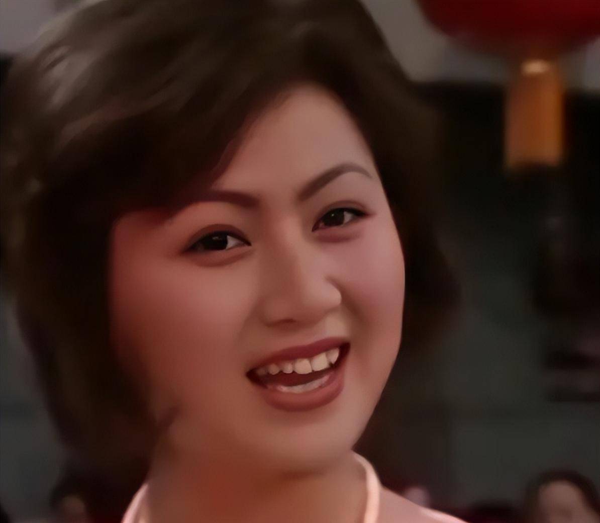 1992年,46岁余秋雨迎娶30岁马兰,马兰坦言:婚姻越老越有价值