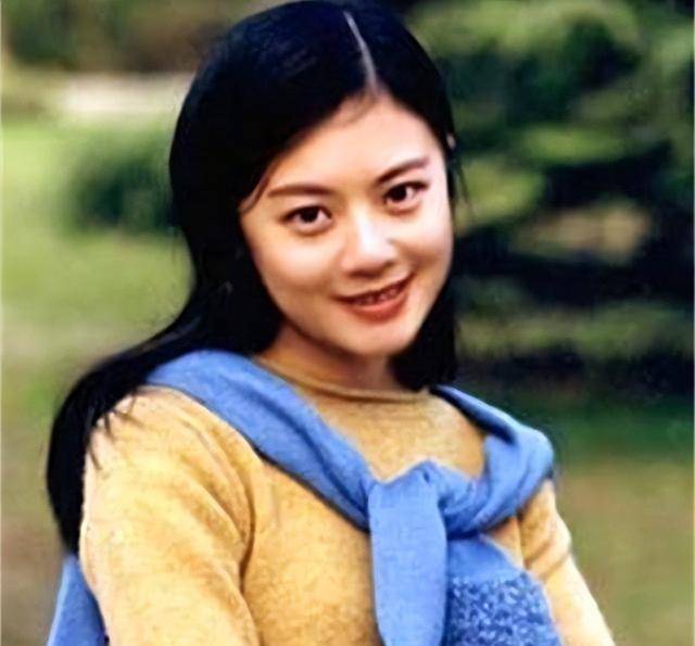央视主持人姜丰,事业巅峰时赴英留学生子,离婚后独自抚养子女_辩论_中央电视台_创作