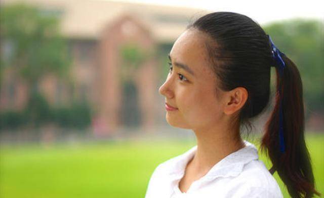 清华校花叶子:大红大紫之际退出演艺圈,跟着千万学子高考进清华