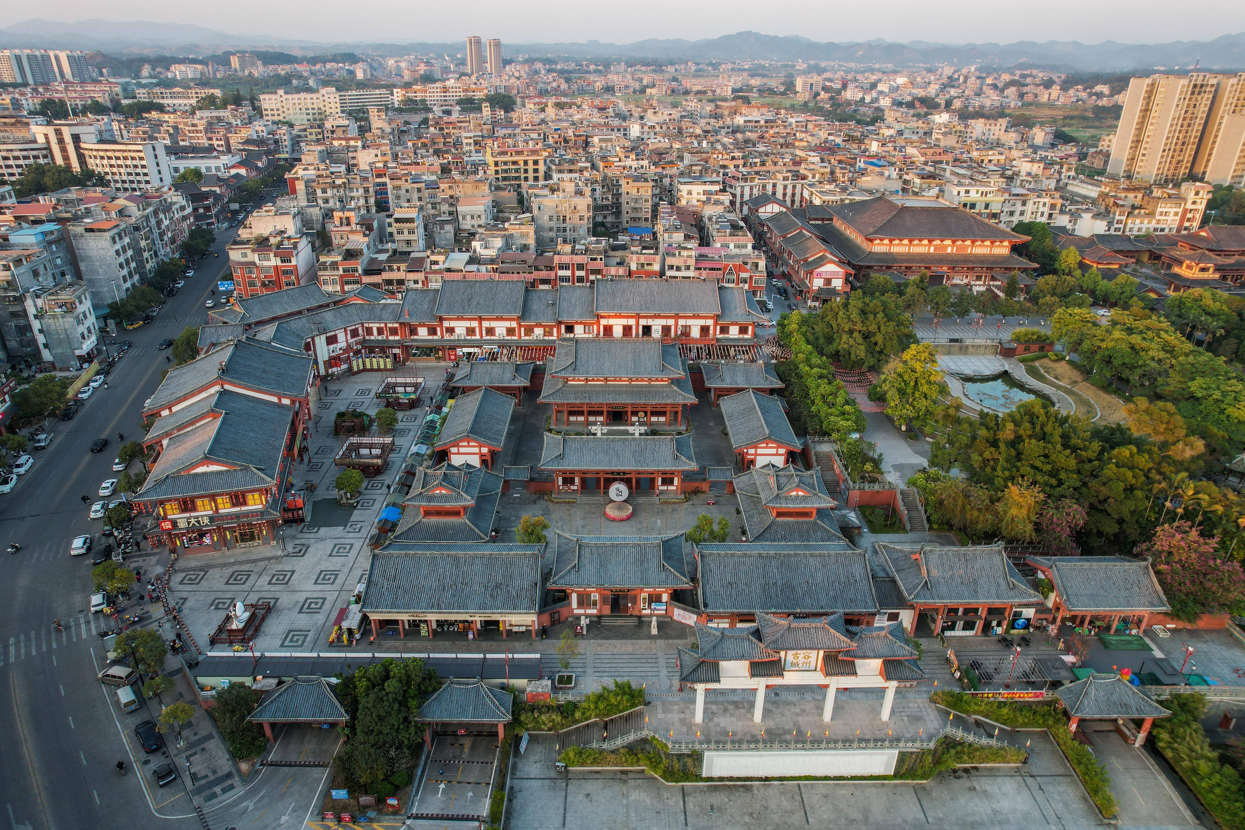 广西玉林有座天下奇楼,内柱悬空不着地,与岳阳黄鹤滕王阁齐名