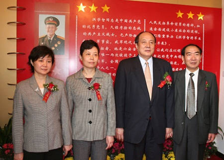 父亲是原总后勤部部长,他59岁任吉林省长,官至正部级,今年83岁