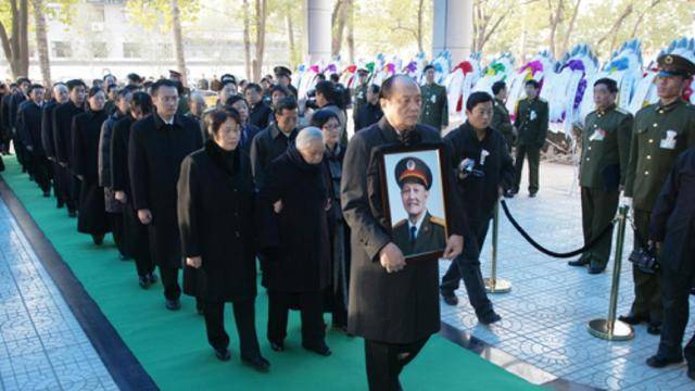 父亲是原总后勤部部长,他59岁任吉林省长,官至正部级,今年83岁