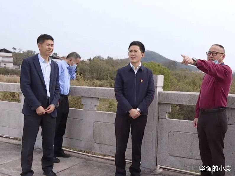 全国最年轻县委书记,33岁就任县委书记,36岁升副市长,他是谁_王波