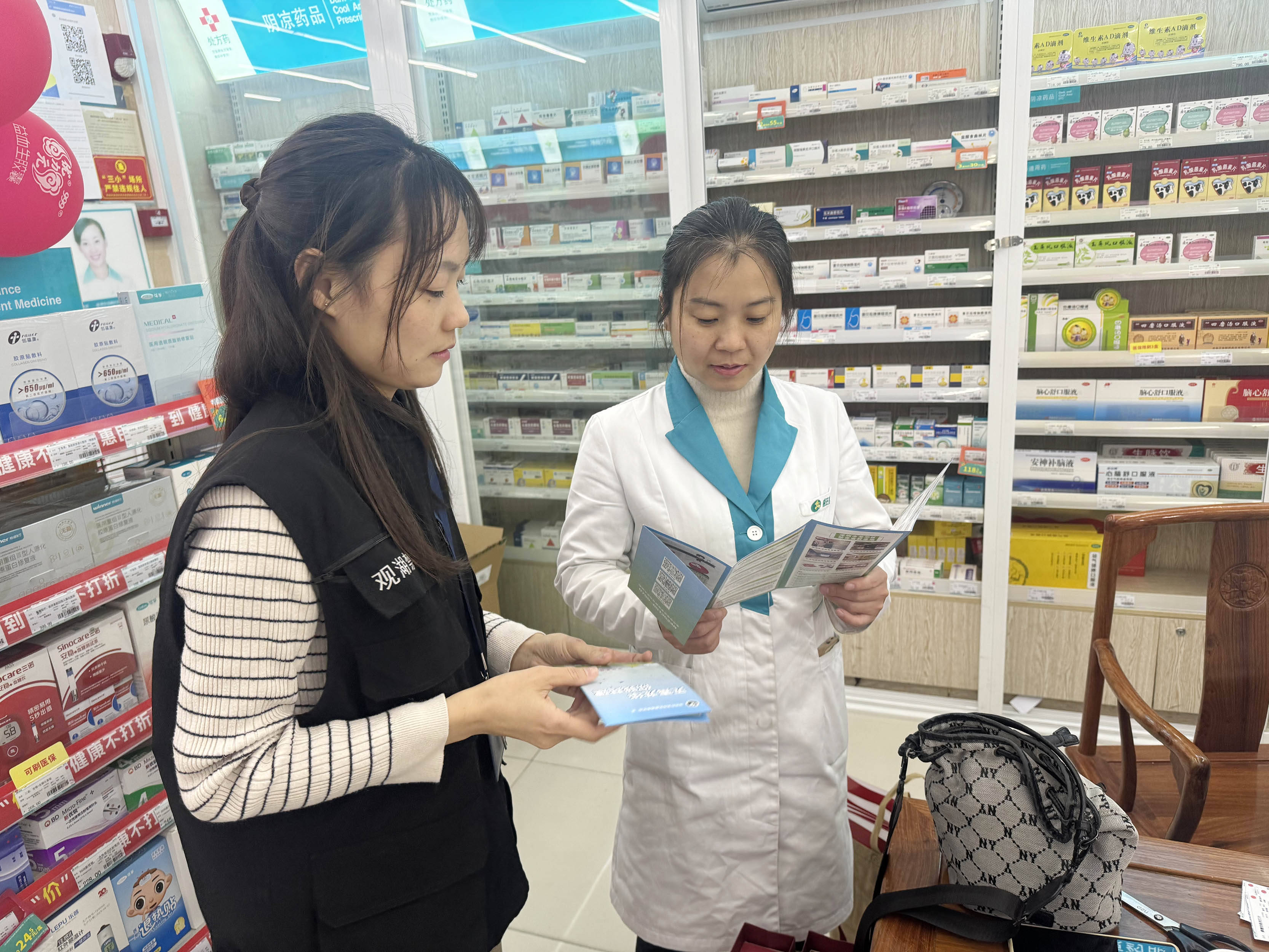 观湖街道:禁毒宣传进药店 携手共筑防毒线