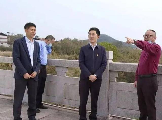 他是清华博士,34岁担任县委书记,36岁就当上副市长,前途光明_王波