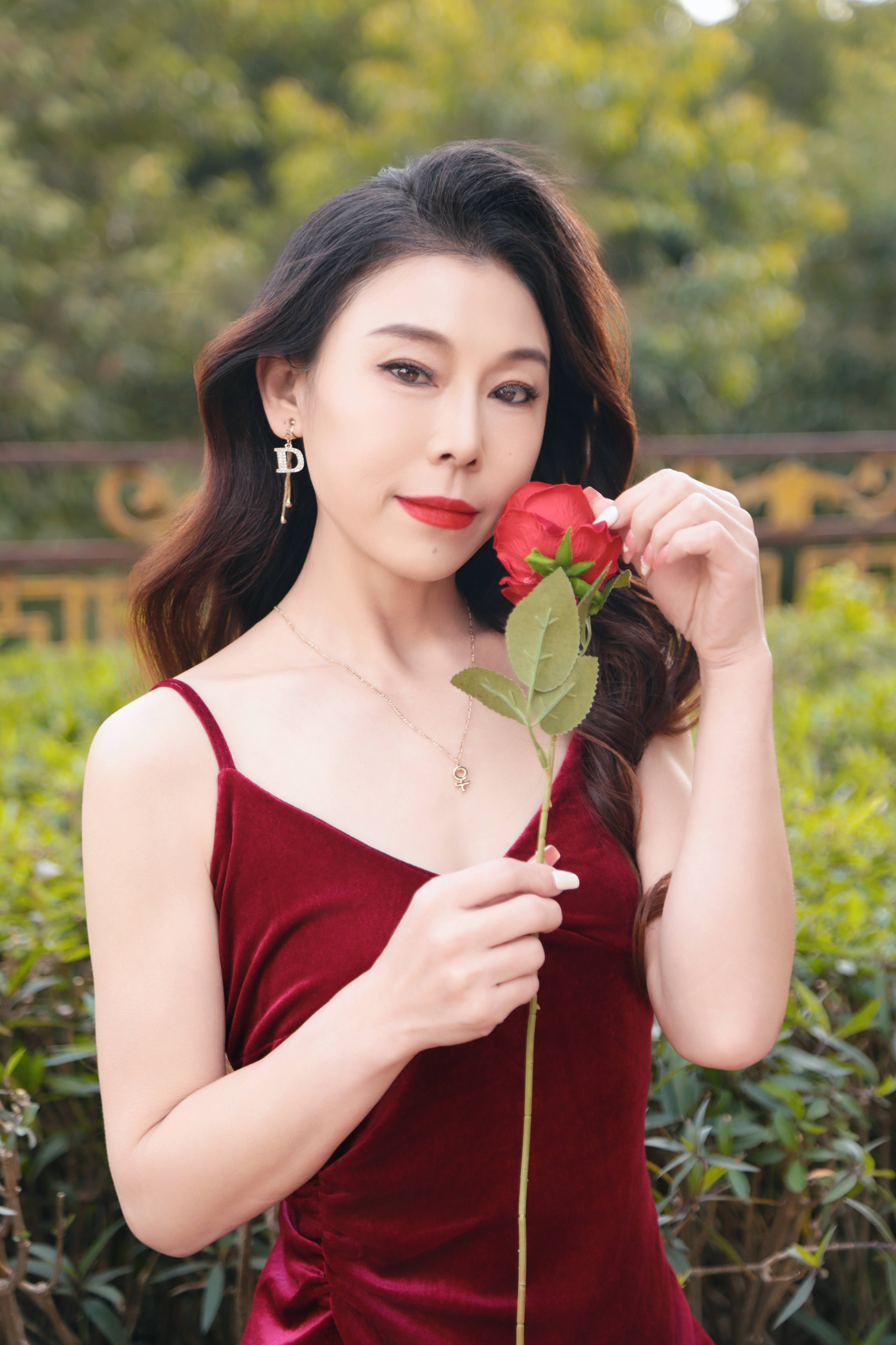 《芳香粉痕里,平面模特雨蝶秀现代格调》