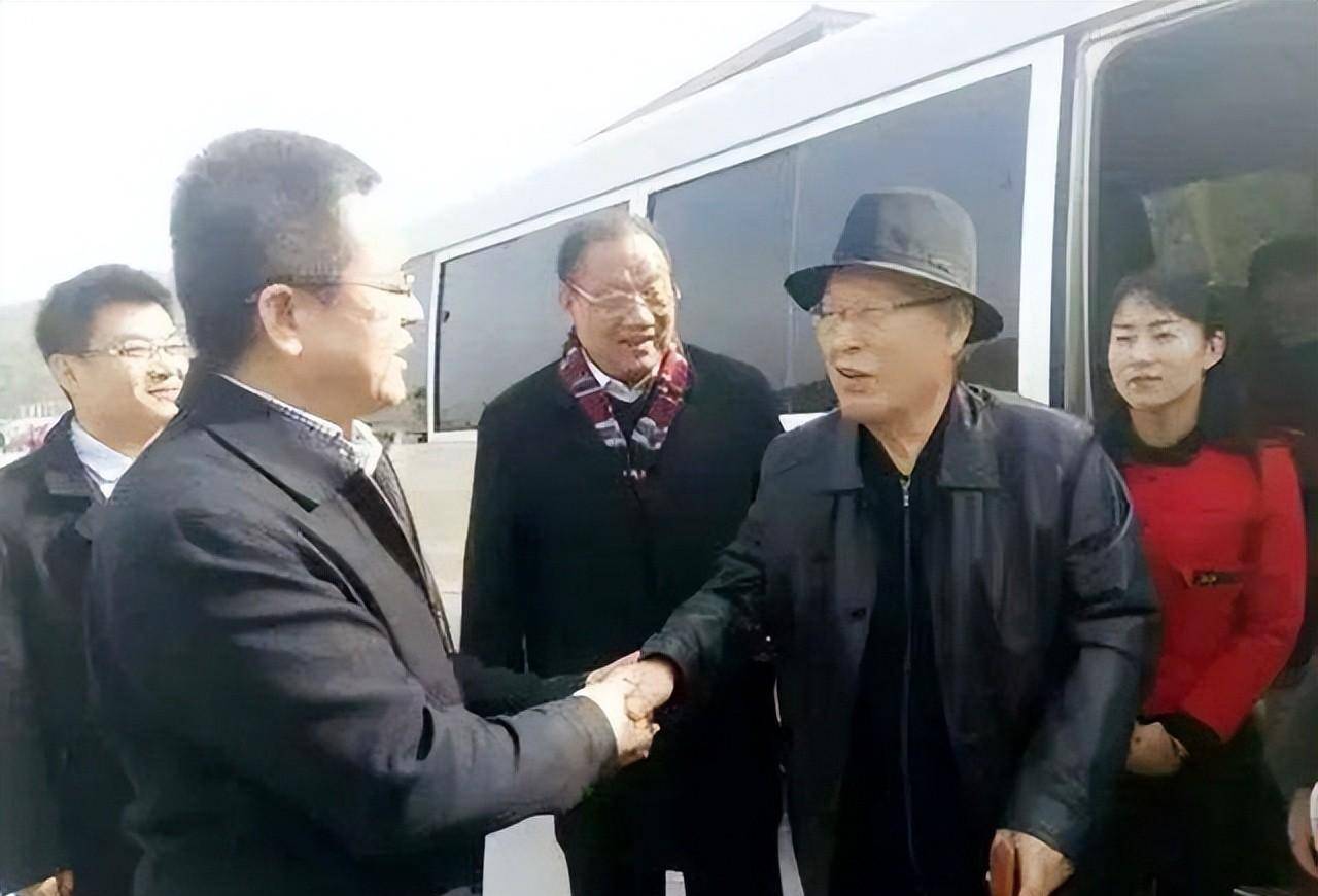 他17岁入党,曾任陕西省长,官居河南省委书记,正部级活