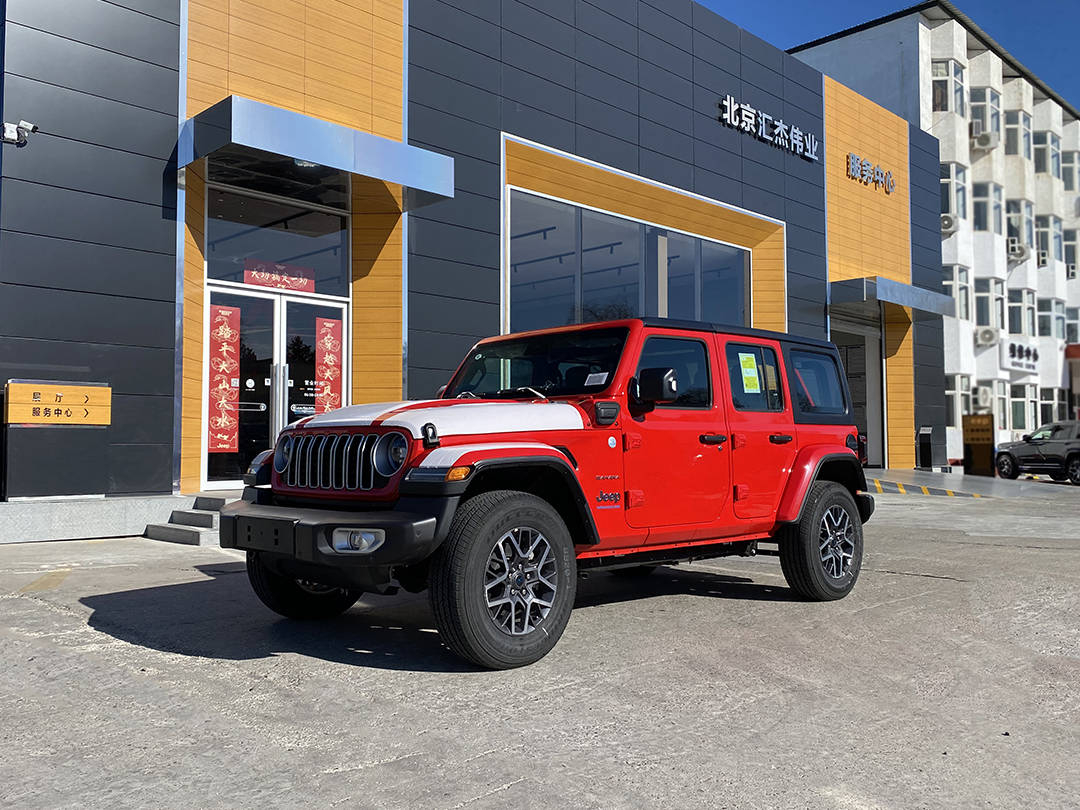 jeep牧马人插电混动版售4999万熔岩红色到店实拍