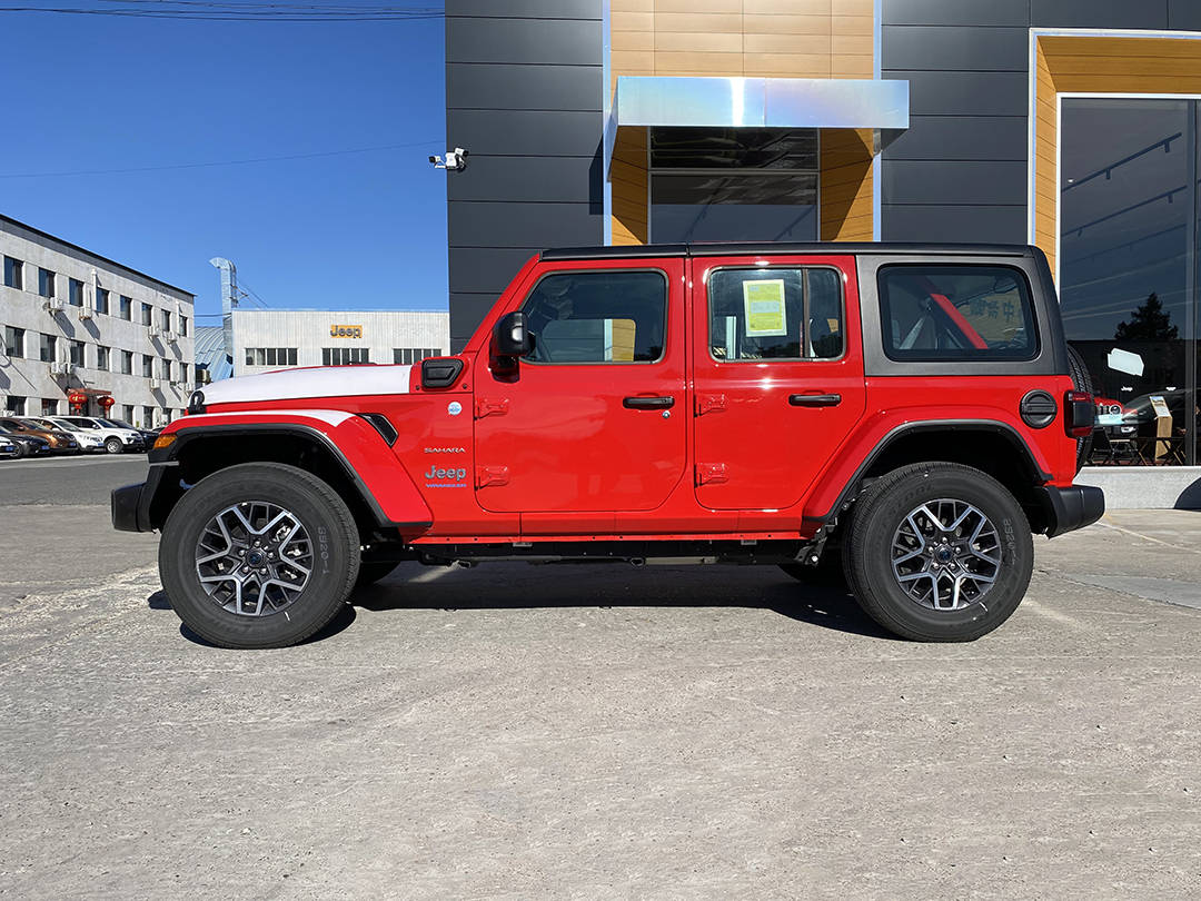 jeep牧马人插电混动版售4999万熔岩红色到店实拍