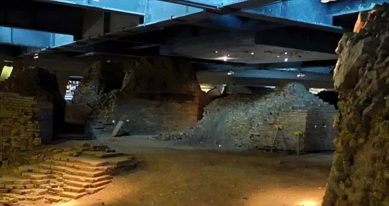 01年杭州雷峰塔下发现地宫,挖出一小金盒,塔底秘密终于浮出水面