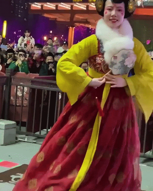 "不倒翁"皮卡晨:从全民热捧到被骂上热搜,到底怎么回事?