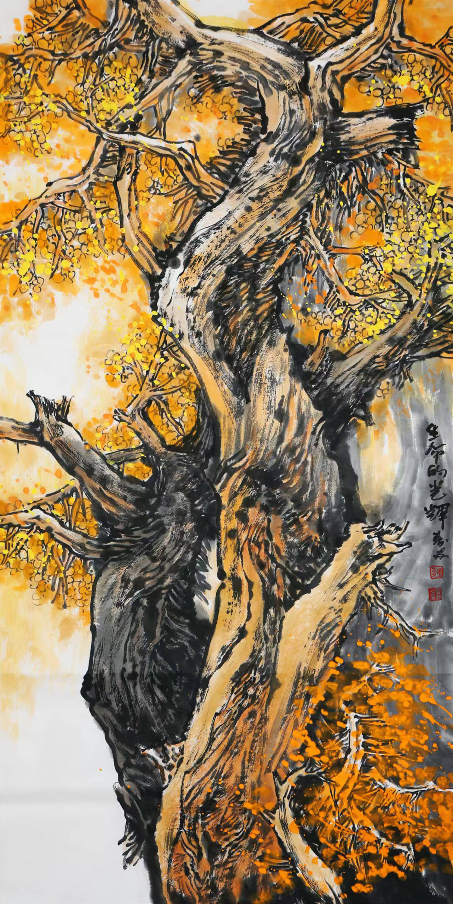 用焦墨见浑厚,这些技法要诀在胡杨系列的创作中忽然有了生命:中锋运笔