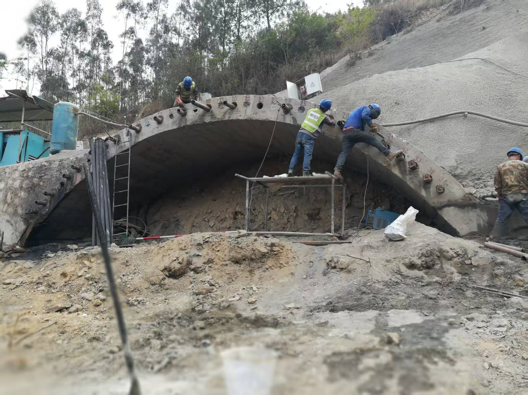 专业打隧道管棚