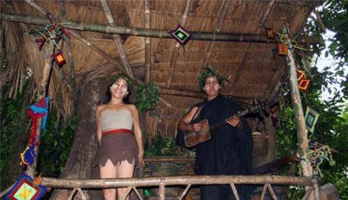 中国一民族,被列为最特殊的少数民族,至今还是母系社会住在树上