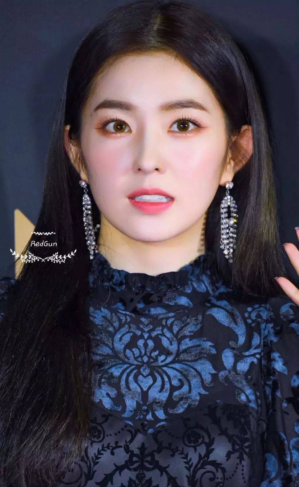 裴珠泫 - 冰山美颜 她凭借甜美活泼魅力圈粉无数