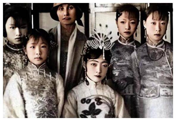 婉容被溥仪关在"猪圈"10年,被救时,她说的一句话让人心酸不已