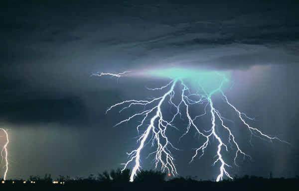 此人下令火烧圆明园,下场如何?一道雷电劈中房屋着火,活活烧死