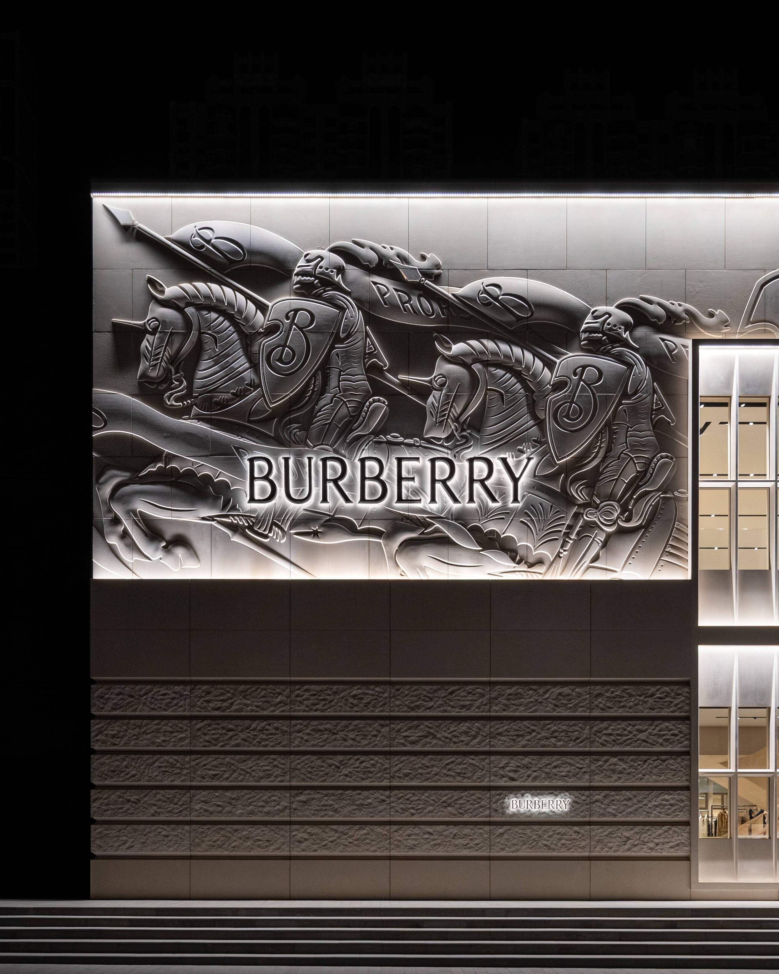 burberry 武汉 skp 精品店与屋顶花园创意展示正式启幕