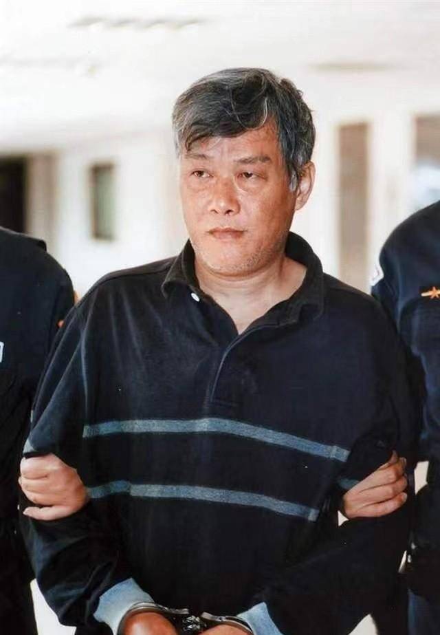 武装组织,抢劫勒索,赃款高达46亿的张锡铭作为台湾的头号悍匪,初中的