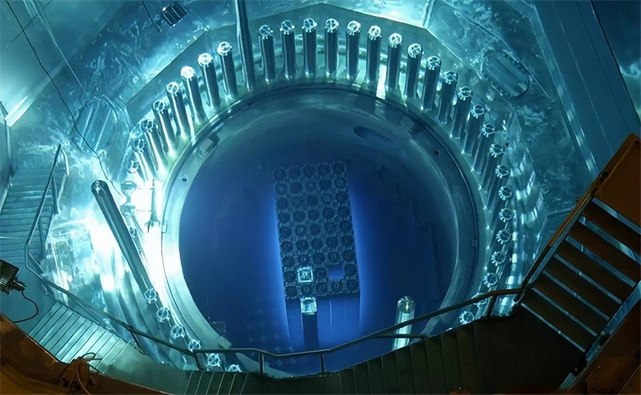 经过一系列衰变后,铀239会转化为可以用于裂变的钚239