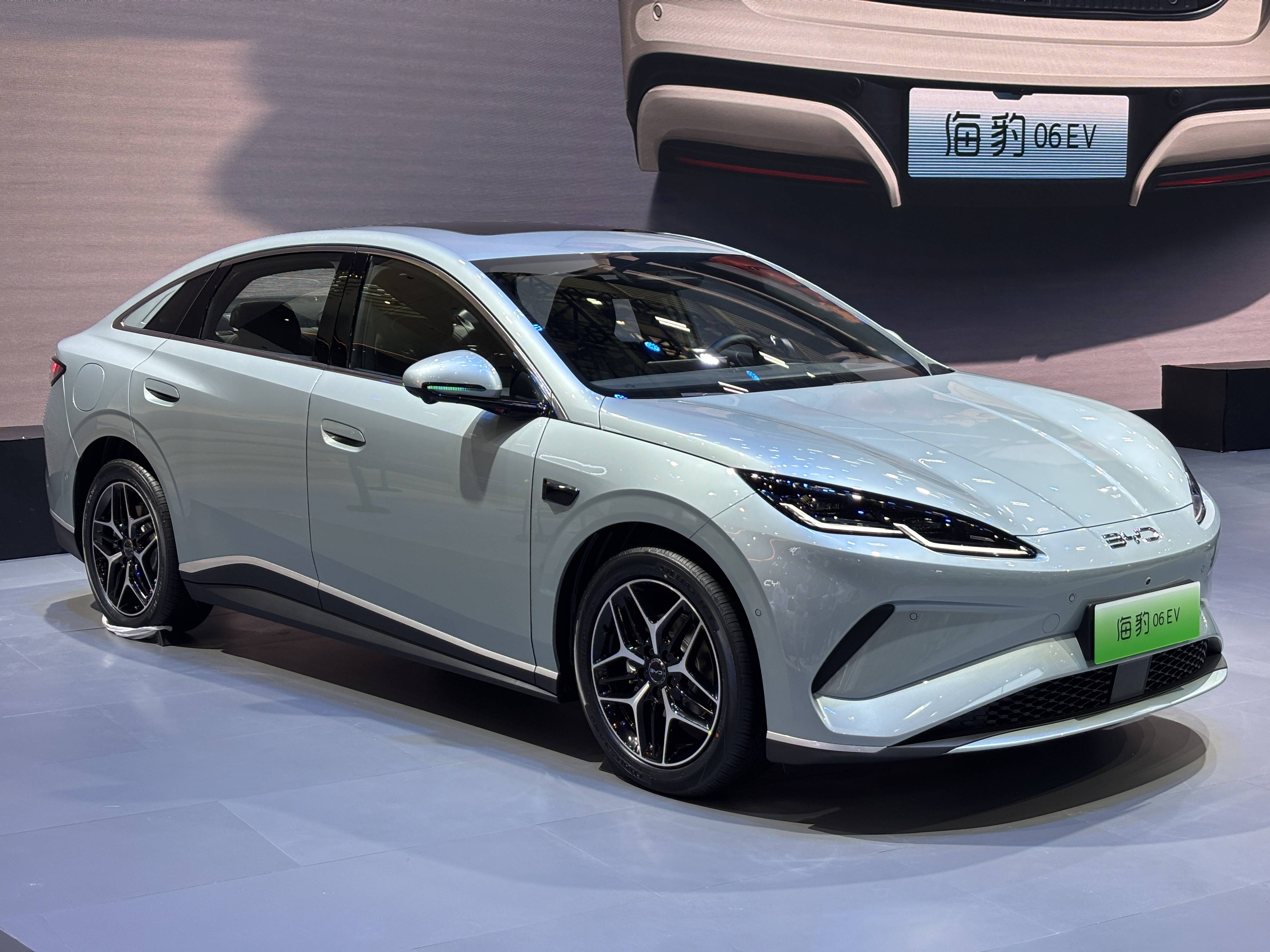 2025重庆车展：比亚迪海豹06 EV售10.98万元起