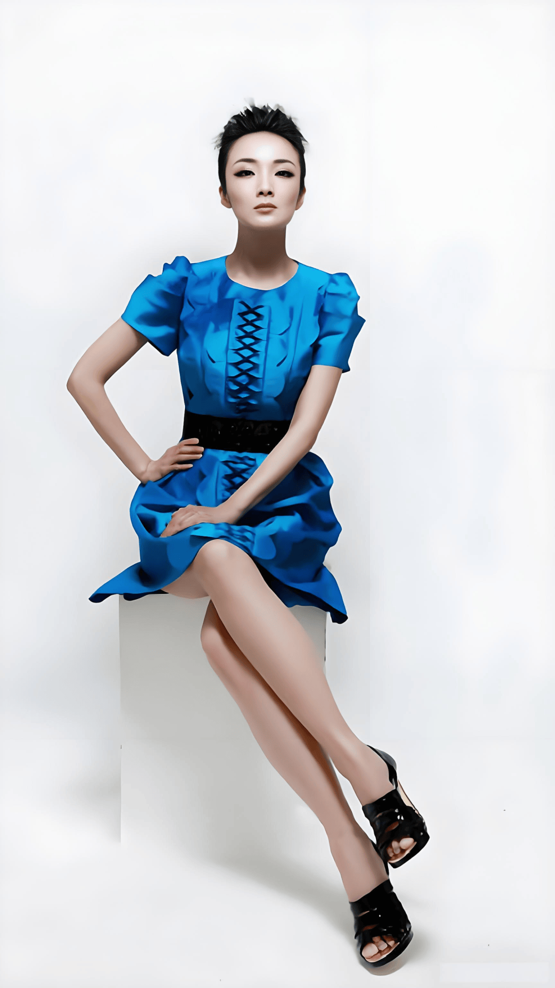 央视主持人管彤:她嫁山东老公,42岁当妈妈,今54岁爱情事业双丰收