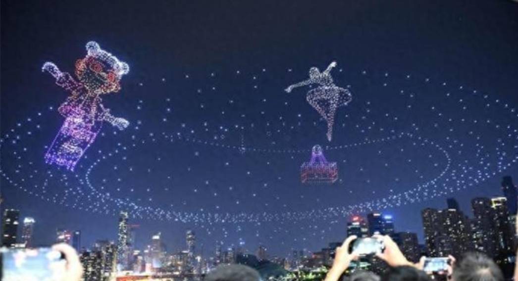 重庆无人机灯光秀刷新“最多无人机同时组成空中图案”吉尼斯世界纪录
