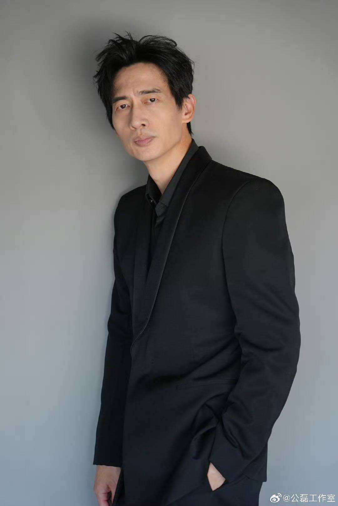 叔圈剧抛脸 公磊化身顶级打工人