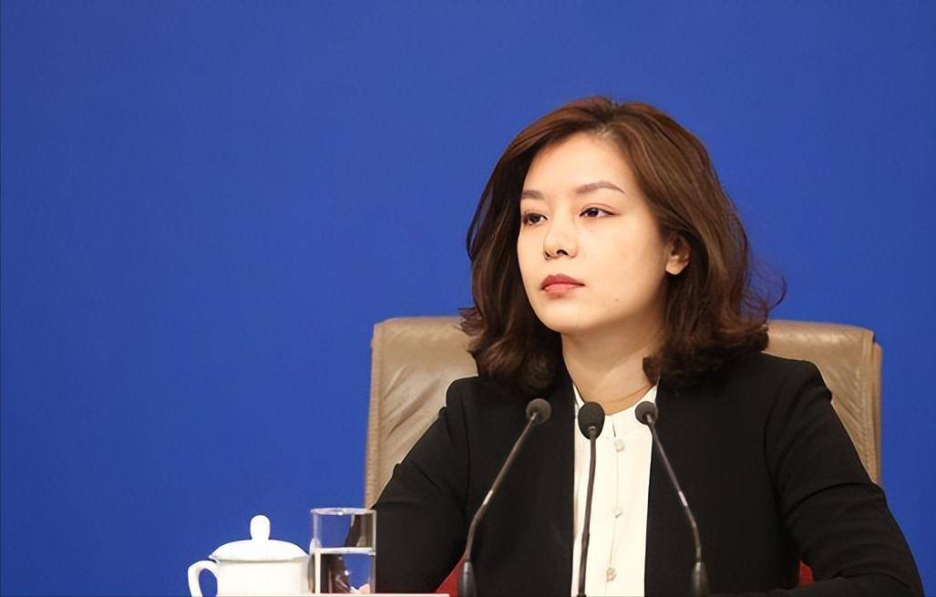 张京:中国最美外交官,16分钟临场速译震惊全场,让美国颜面扫地