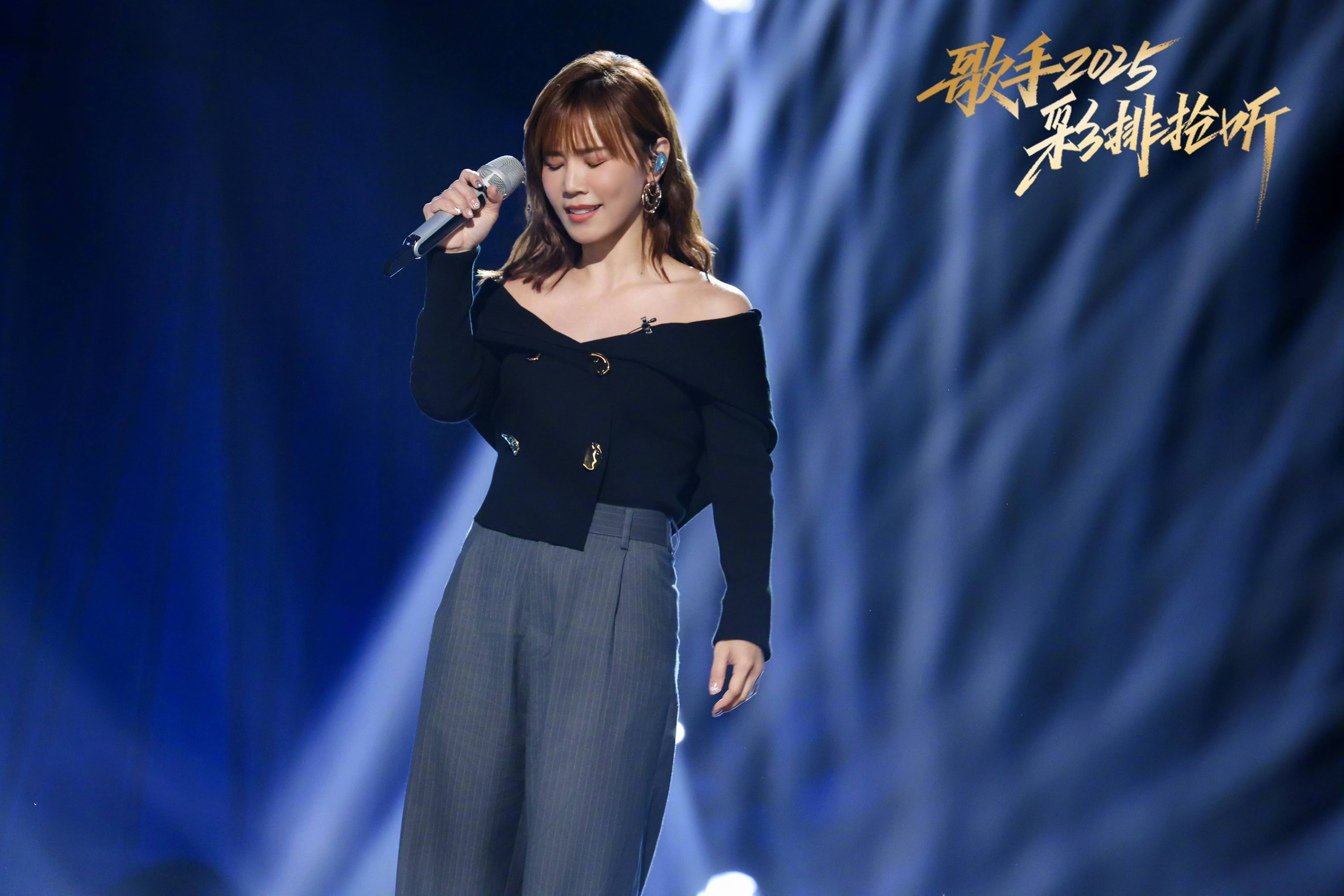 流水十年间,李佳薇再以"天后"相见