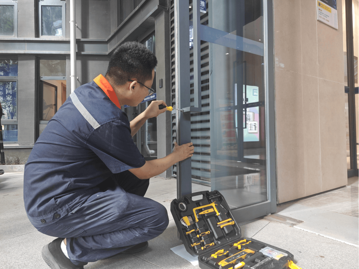 物业保安服务：守护社区安全的坚实后盾